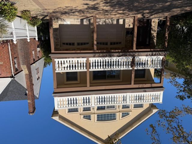  3 BR,  2.00 BTH &nbsp;Contemporary style home in Long Beach