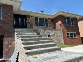  4 BR,  3.00 BTH &nbsp;Ranch style home in Yonkers