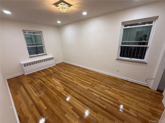  3 BR,  2.00 BTH &nbsp;Other style home in Woodside