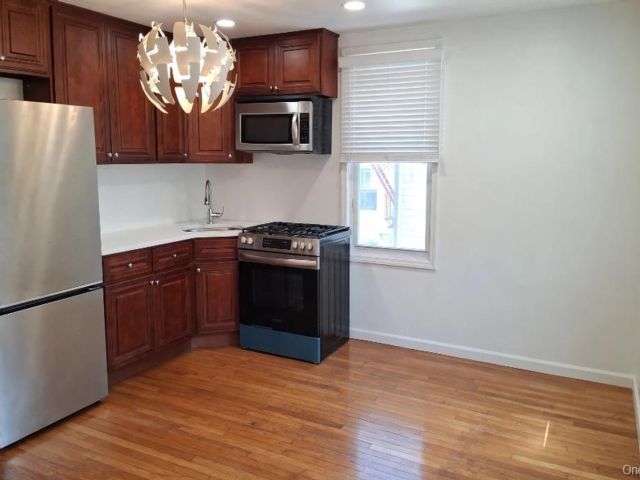  2 BR,  1.00 BTH &nbsp;Colonial style home in Ozone Park