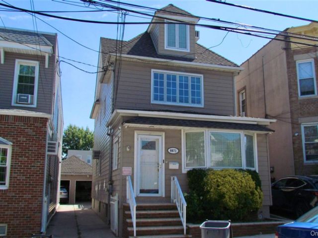 5 BR,  5.00 BTH &nbsp;Other style home in Middle Village