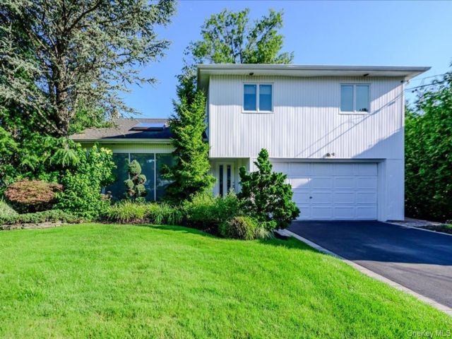  3 BR,  3.00 BTH &nbsp;Split level style home in Hewlett