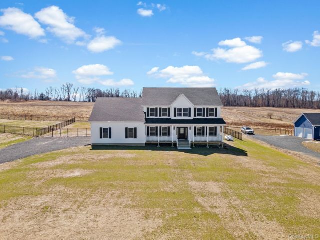  4 BR,  3.00 BTH &nbsp;Colonial style home in Wallkill