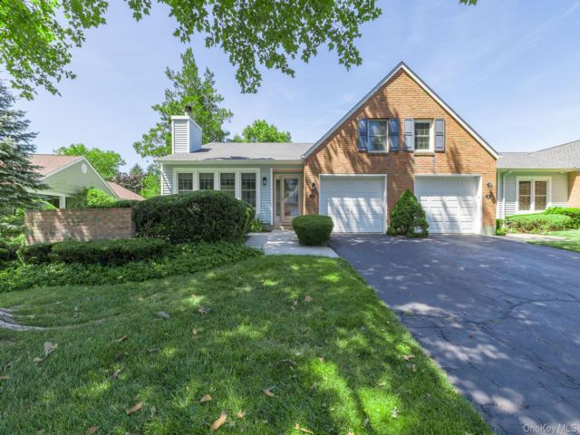  2 BR,  2.00 BTH &nbsp;Condo style home in Mount Sinai