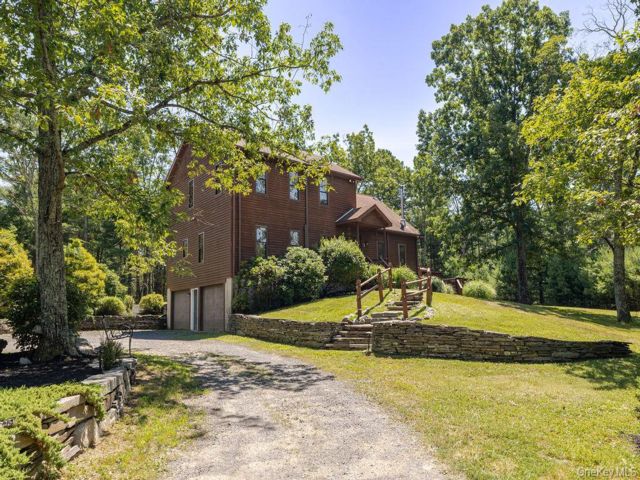  3 BR,  3.00 BTH &nbsp;Colonial style home in Stone Ridge