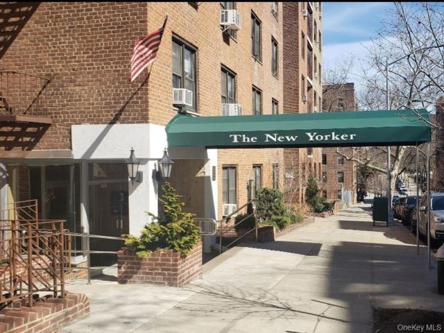 [Forest Hills Real Estate, listing number 7313982]