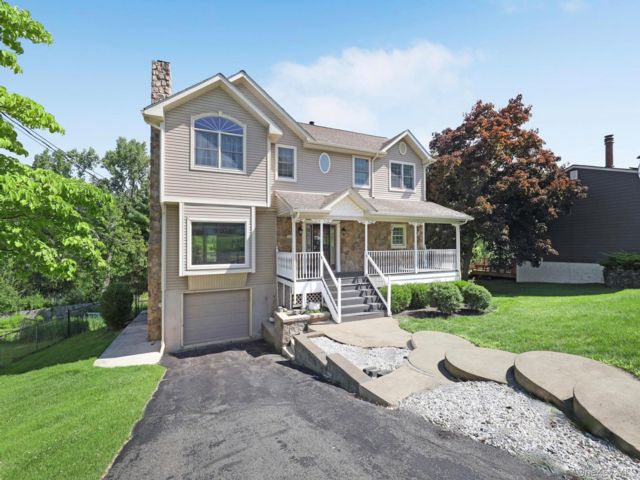  4 BR,  4.00 BTH &nbsp;Colonial style home in Monroe