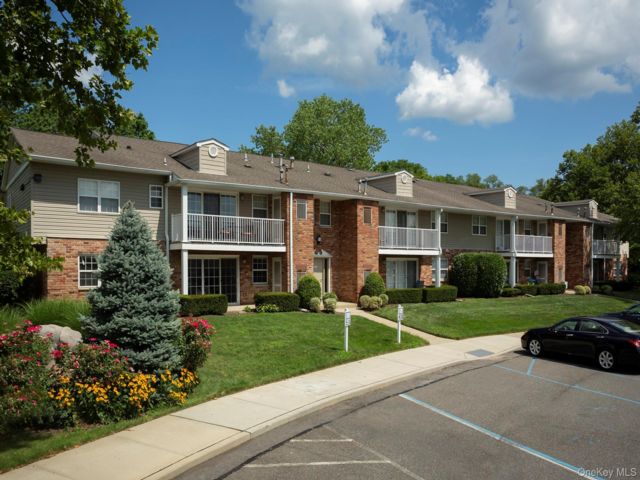  3 BR,  2.00 BTH &nbsp;Other style home in Westbury