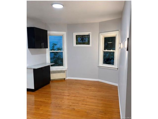  2 BR,  2.00 BTH &nbsp;House style home in Mount Vernon