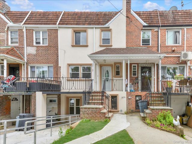  7 BR,  5.00 BTH &nbsp;House style home in Kew Garden Hills