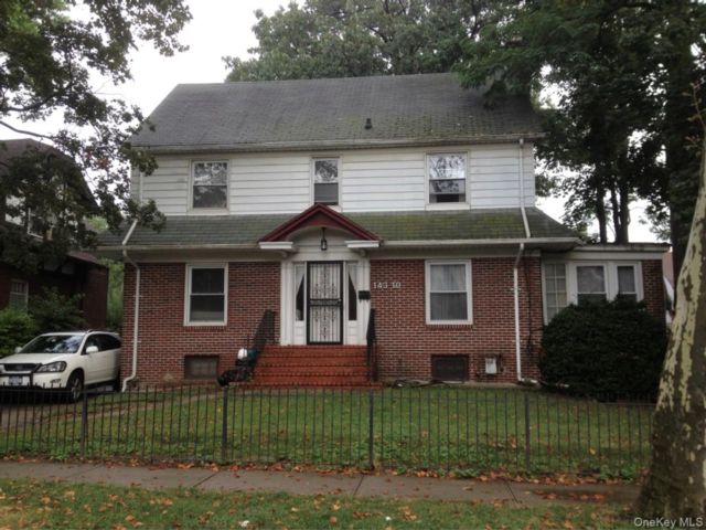  9 BR,  8.00 BTH &nbsp;House style home in Flushing