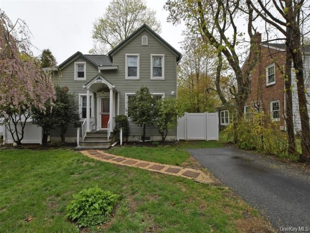  4 BR,  3.00 BTH &nbsp;Colonial style home in West Sayville