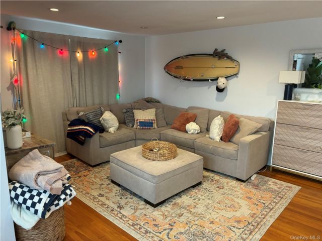  2 BR,  1.00 BTH &nbsp;Includes legal  style home in Long Beach