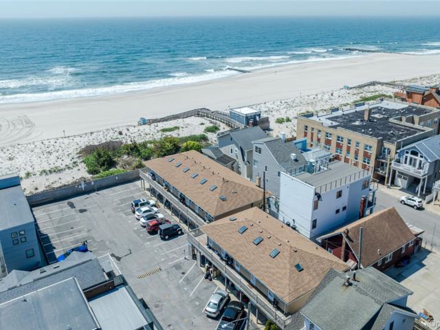  1 BR,  1.00 BTH &nbsp;Garden style home in Long Beach