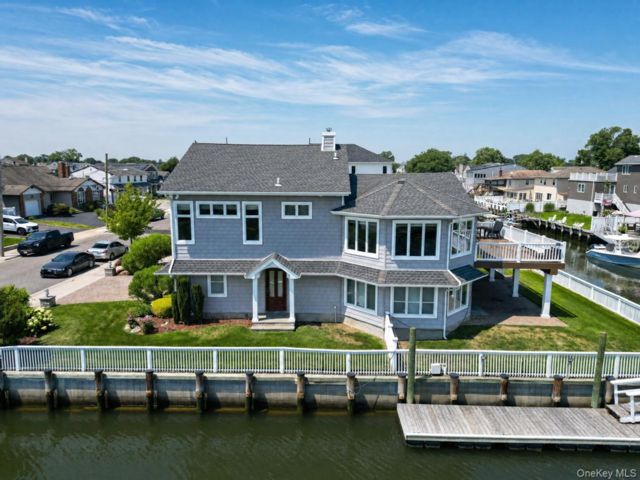  4 BR,  3.00 BTH &nbsp;Hi ranch style home in Oceanside