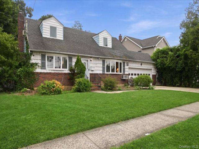  4 BR,  3.00 BTH &nbsp;Cape cod style home in East Meadow