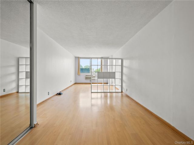 [PHOTO]