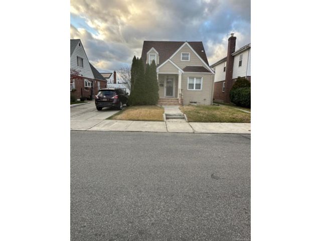  5 BR,  2.00 BTH &nbsp;Cape cod style home in Cambria Heights