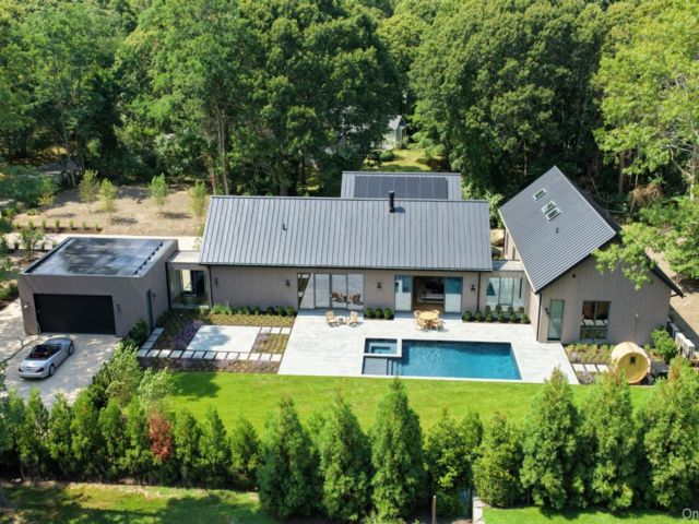  5 BR,  7.00 BTH &nbsp;Exp ranch style home in Shelter Island