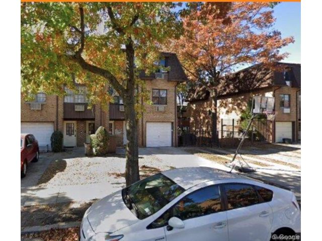 2 BR,  1.00 BTH &nbsp;Full floor apar style home in Howard Beach