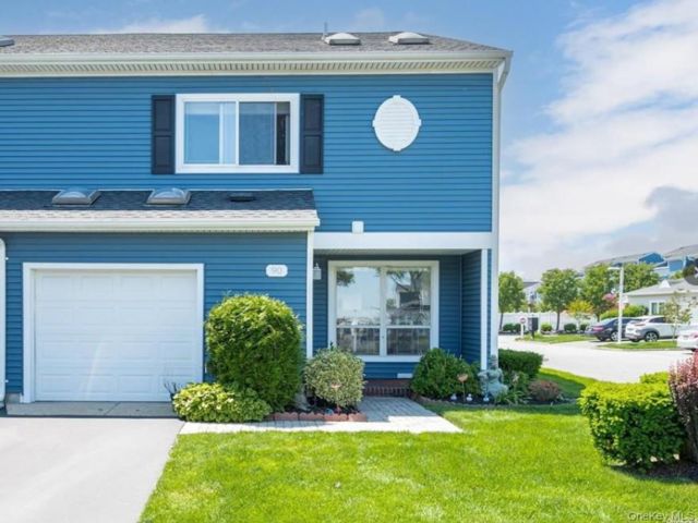  3 BR,  3.00 BTH &nbsp;Condo style home in Island Park
