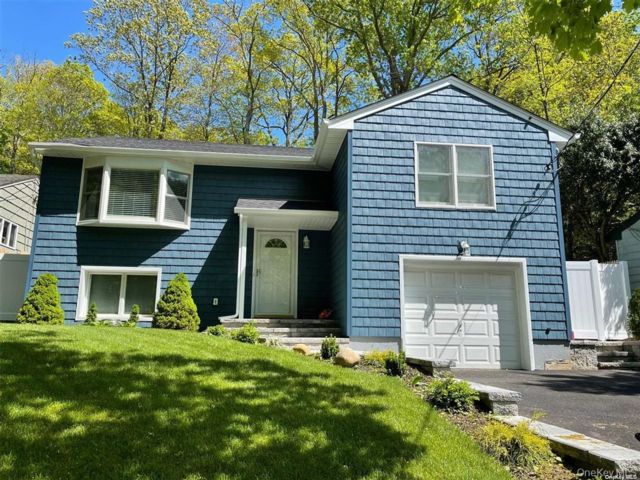  2 BR,  2.00 BTH &nbsp;Hi ranch style home in Northport
