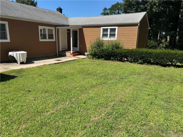  1 BR,  1.00 BTH &nbsp;Ranch style home in Glen Cove