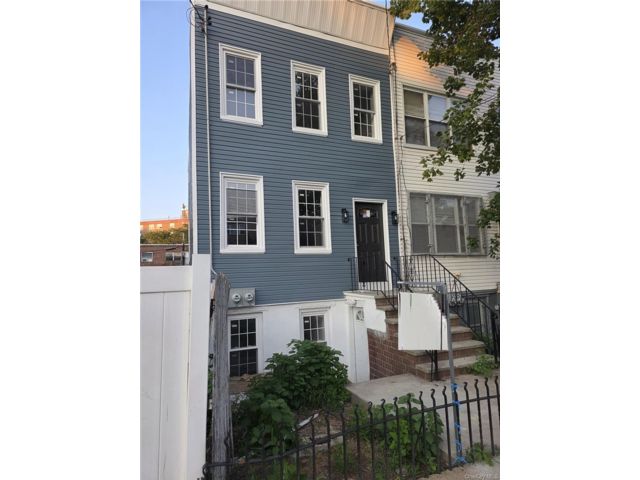  4 BR,  2.00 BTH &nbsp;House style home in Cypress Hills