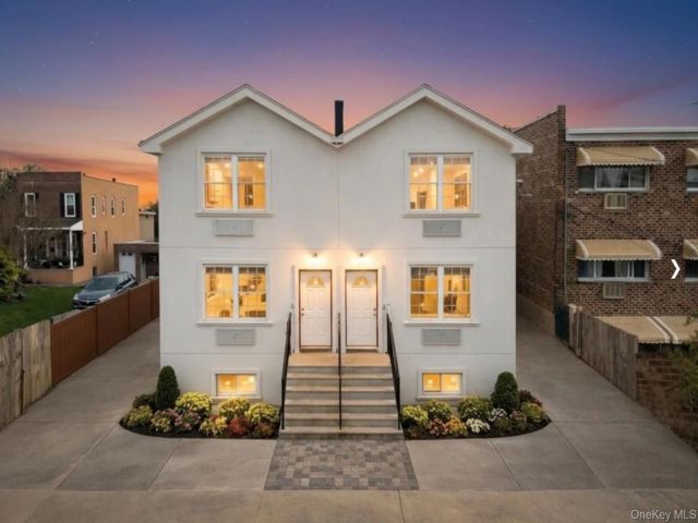 6 BR,  4.00 BTH &nbsp;House style home in Wakefield