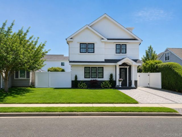 4 BR,  3.00 BTH &nbsp;Colonial style home in Massapequa