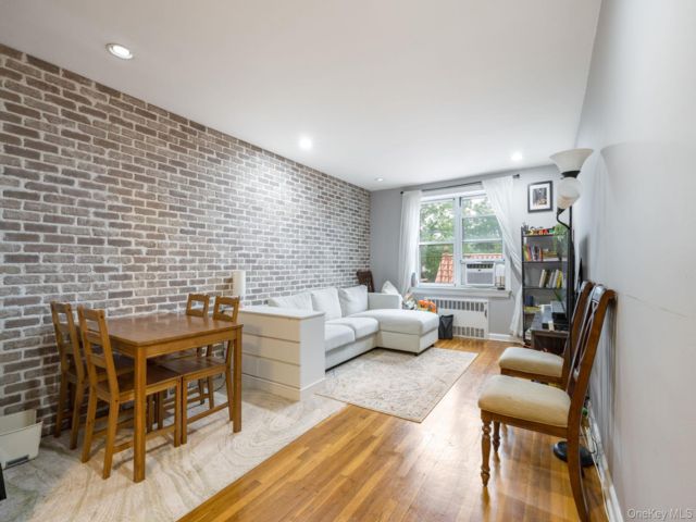 [Jamaica Estates Real Estate, listing number 7314348]