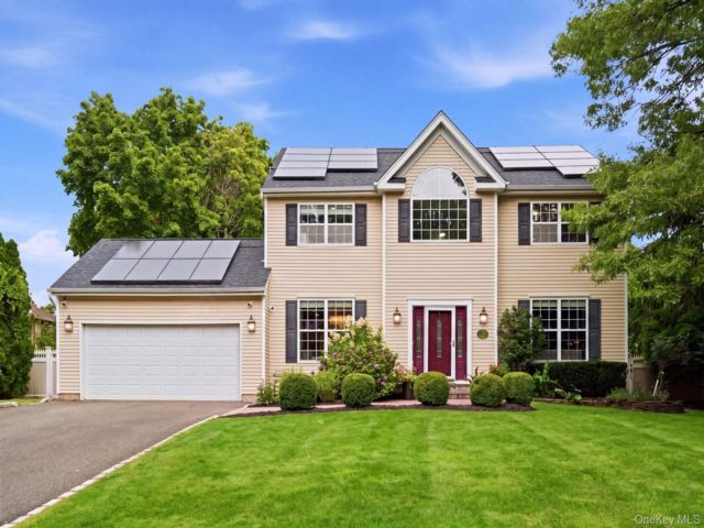  4 BR,  3.00 BTH &nbsp;Colonial style home in Saint James