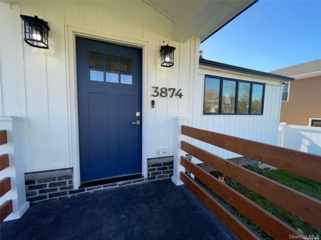  3 BR,  1.00 BTH &nbsp;Split level style home in Seaford