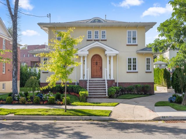  4 BR,  3.00 BTH &nbsp;Colonial style home in Douglaston