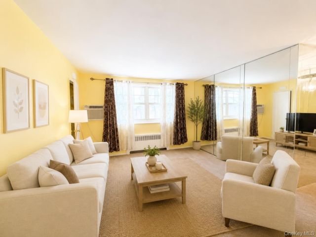  1 BR,  1.00 BTH &nbsp;Garden style home in Little Neck