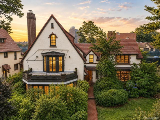  6 BR,  7.00 BTH &nbsp;Tudor style home in Forest Hills