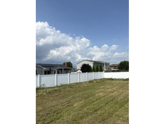 Lot <b>Size:</b> 45 X 87 &nbsp;House style home in Lindenhurst
