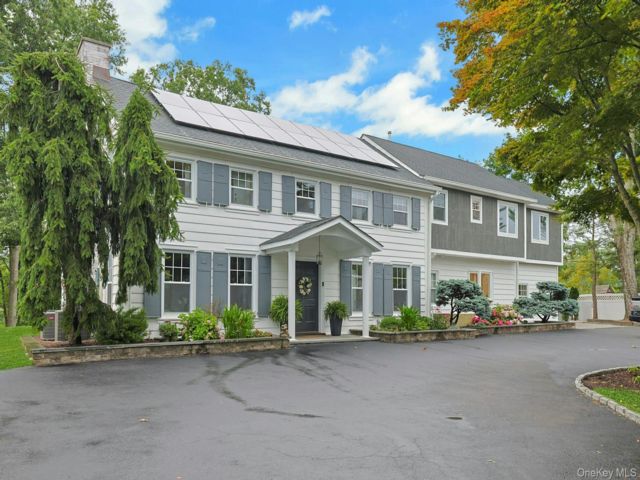  5 BR,  3.00 BTH &nbsp;Colonial style home in Congers