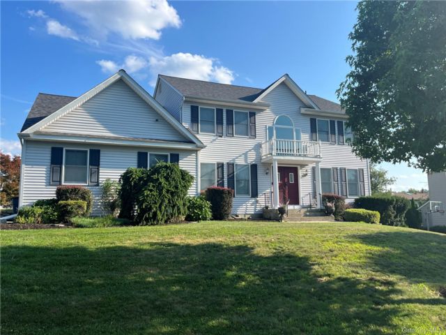  4 BR,  4.00 BTH &nbsp;Colonial style home in Nanuet