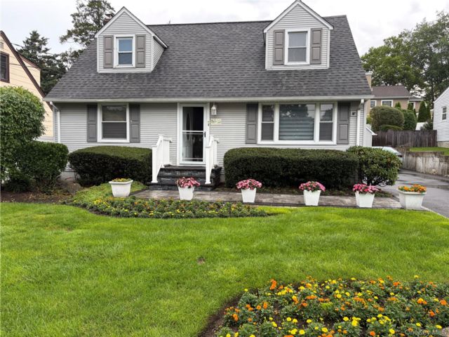  1 BR,  1.00 BTH &nbsp;Cape cod style home in Huntington Station