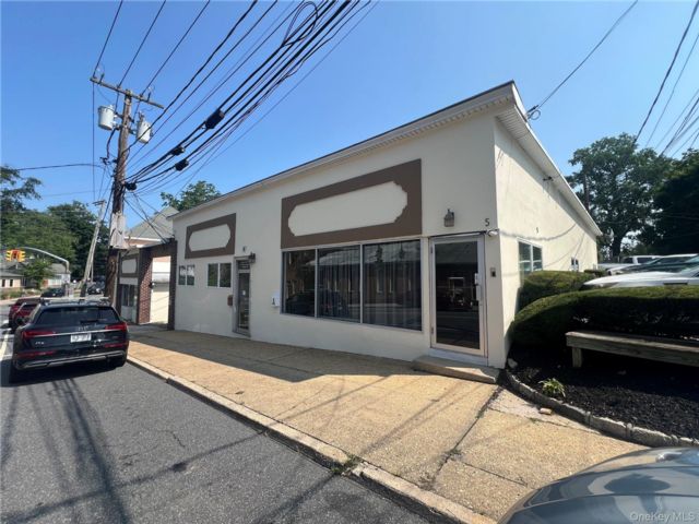 Studio,  0.00 BTH &nbsp;House style home in Glen Cove