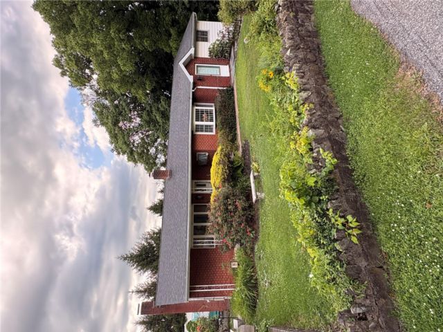  3 BR,  2.00 BTH &nbsp;Ranch style home in Newburgh