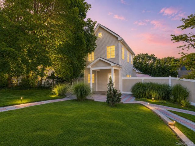  3 BR,  3.00 BTH &nbsp;Split level style home in Buchanan
