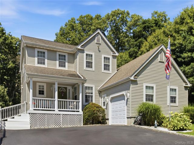  5 BR,  4.00 BTH &nbsp;Other style home in Hauppauge