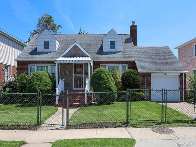  5 BR,  2.00 BTH &nbsp;Cape cod style home in New Hyde Park