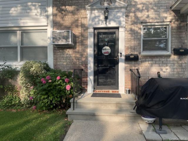  2 BR,  1.00 BTH &nbsp;Garden style home in New Hyde Park