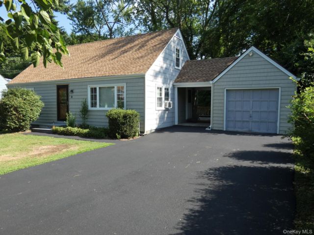  4 BR,  1.00 BTH &nbsp;Cape cod style home in New Windsor