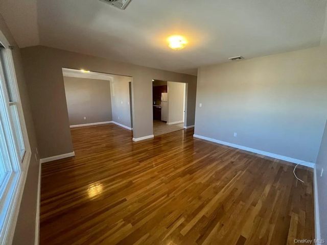  2 BR,  2.00 BTH &nbsp;Mediterranean style home in Whitestone