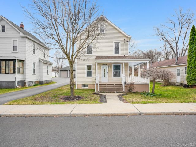  4 BR,  2.00 BTH &nbsp;Colonial style home in Maybrook