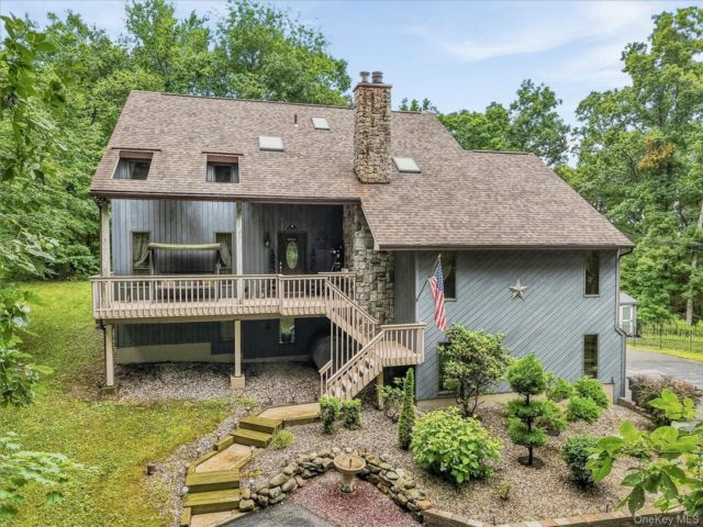  3 BR,  3.00 BTH &nbsp;Contemporary style home in Westtown